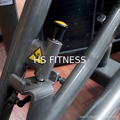 Maschinen für die Ausübung von Fitnessübungen mit sitzender Brustpresse